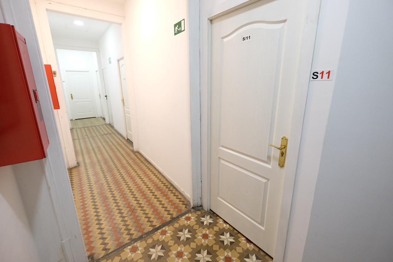 Lenin Hostel Barcelona Eksteriør billede