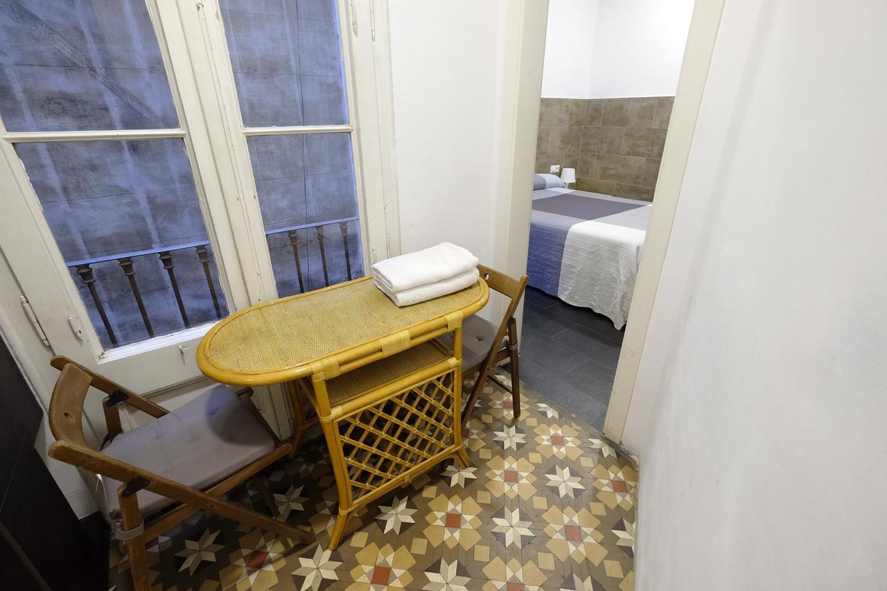 Lenin Hostel Barcelona Eksteriør billede
