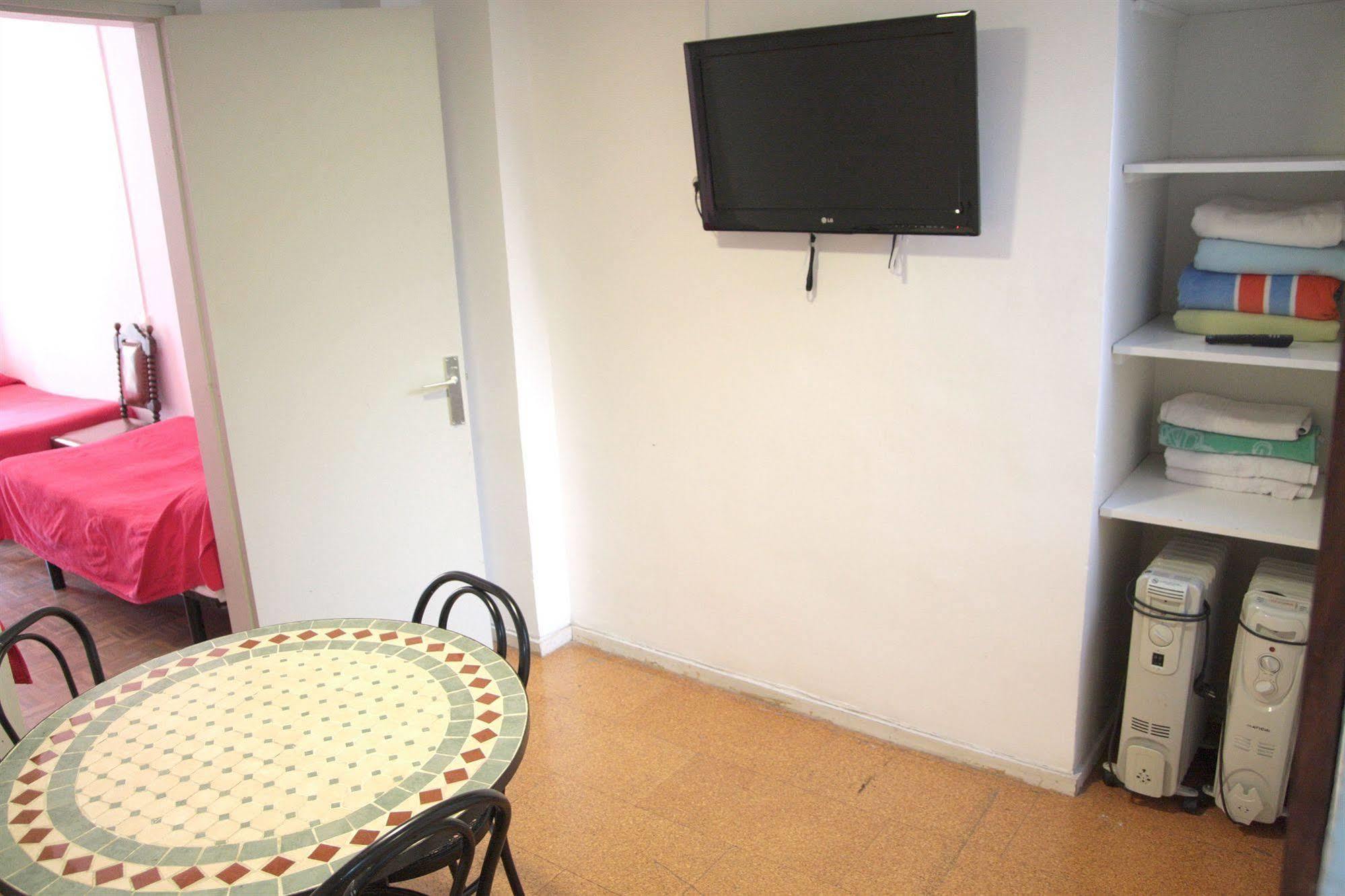 Lenin Hostel Barcelona Eksteriør billede