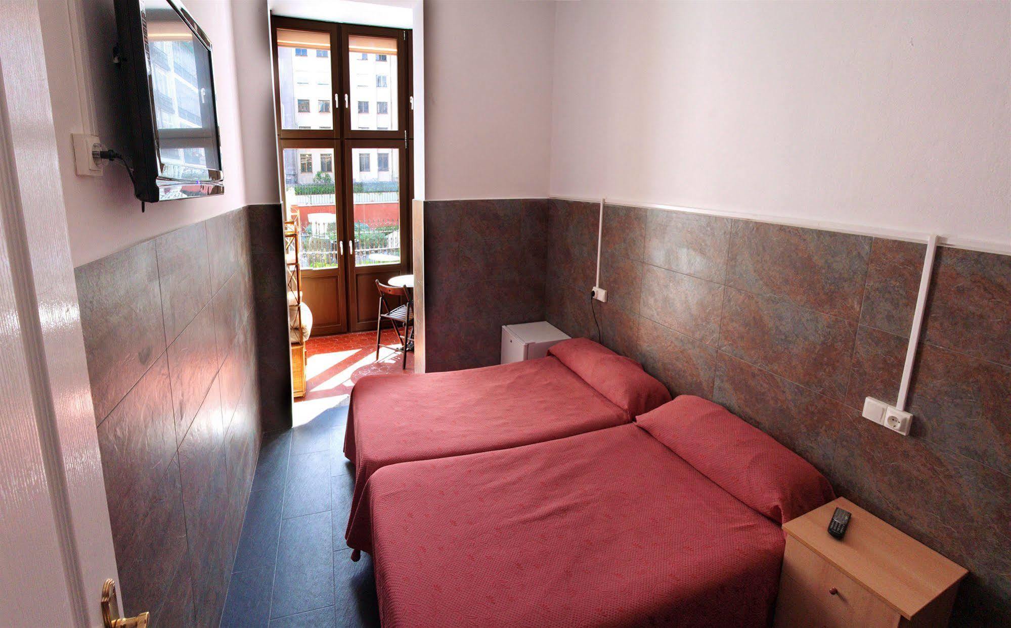 Lenin Hostel Barcelona Eksteriør billede