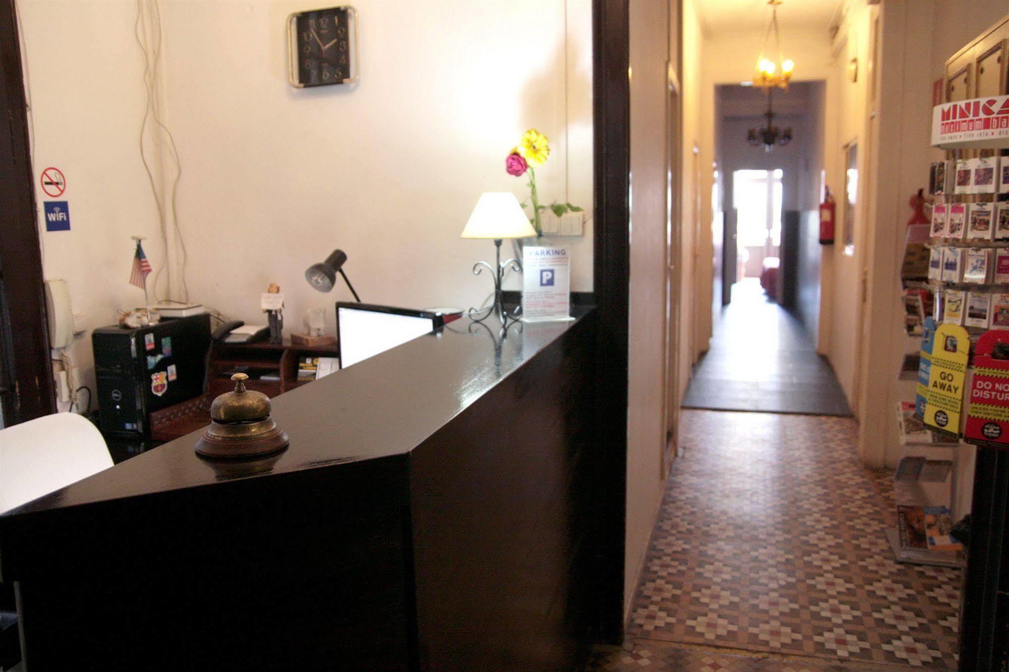 Lenin Hostel Barcelona Eksteriør billede