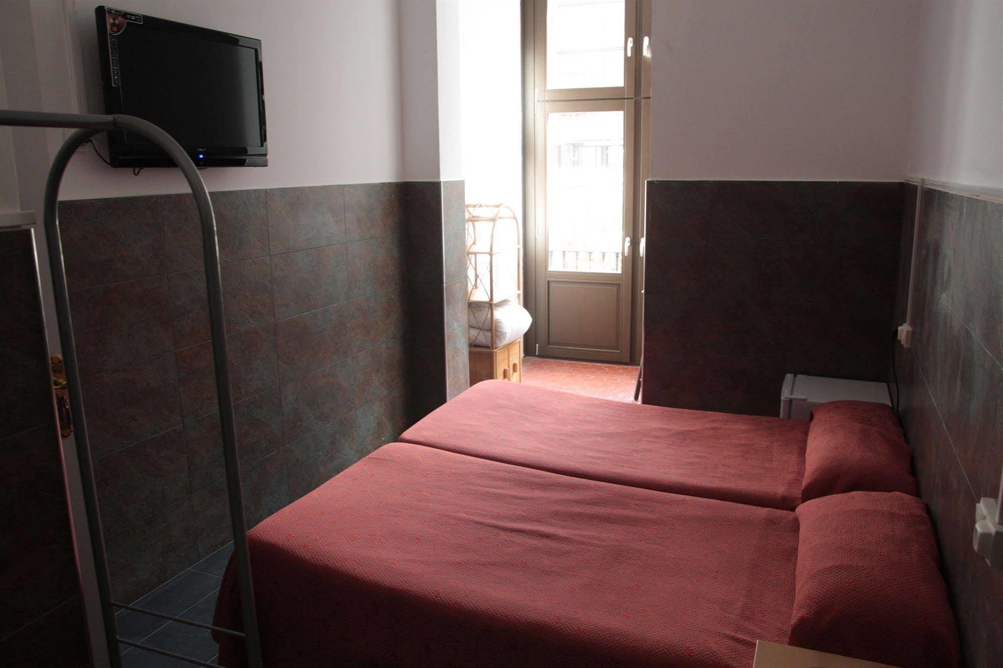 Lenin Hostel Barcelona Eksteriør billede